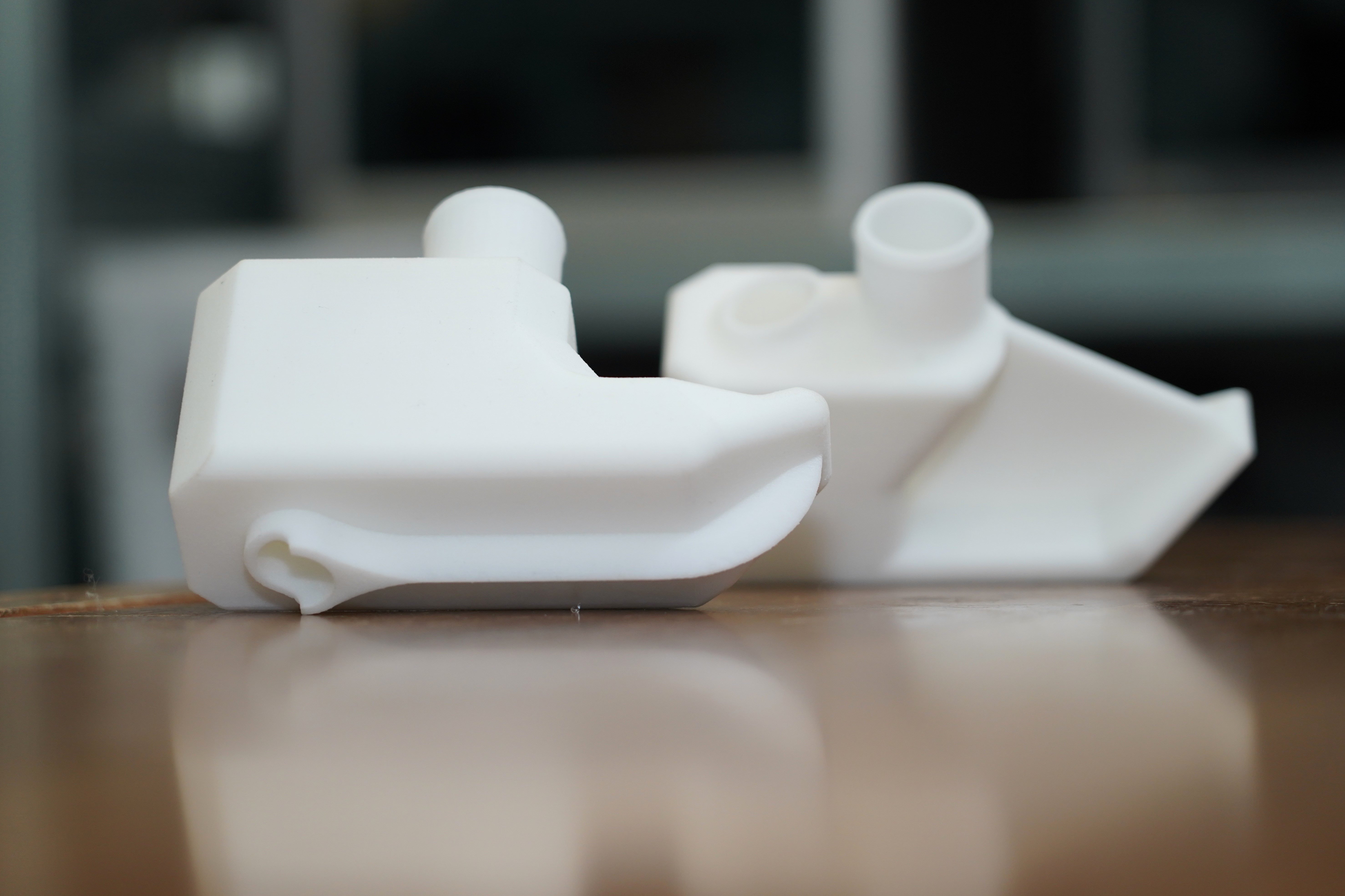 Weiße Säkufe aus Kunststoff