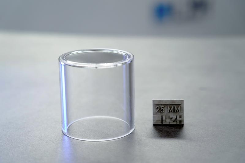 Lasergeschweißte Glasbehälter eignen sich für die sichere Lagerung von Gefahrstoffen. Das Verfahren hat ein hohes Potential zur Automatisierung. (Foto: LZH) 