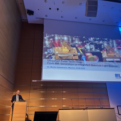 Dr. Moritz Hinkelmann hält Vortrag