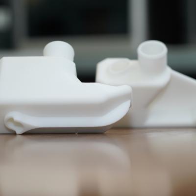 Weiße Säkufe aus Kunststoff