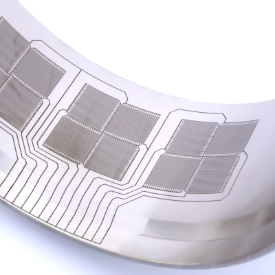 Das LZH bietet Unternehmen eine Vielzahl von Dienstleistungen an, etwa im Bereich Optische Schichten, Additive Fertigung, oder Lasermaterialbearbeitung, wie etwa hier zu sehen Dünnschichtdehnungssensoren. (Foto: LZH)