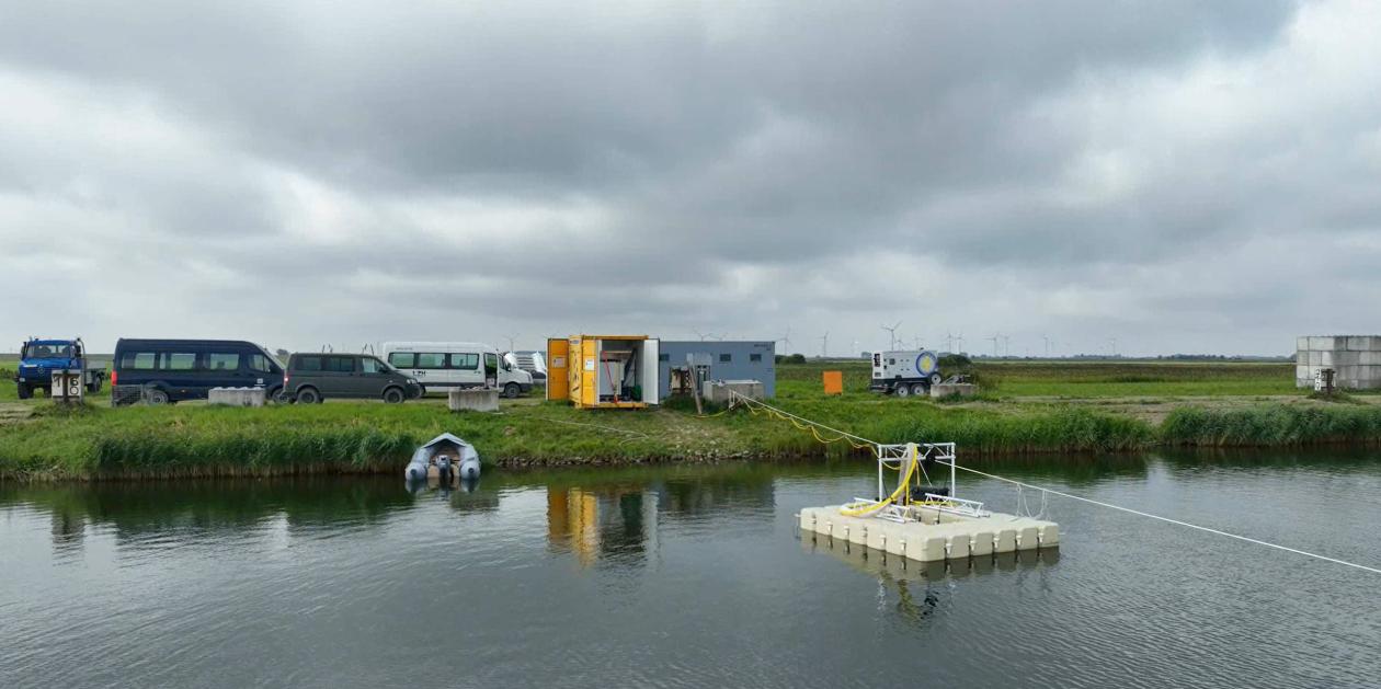 Keine sichtbaren Auswirkungen – bei Entschärfungsversuchen mit dem vom LZH entwickelten Low-Order-Verfahren blieb die Explosion in 5 Metern Wassertiefe unsichtbar. (Foto: LZH) 