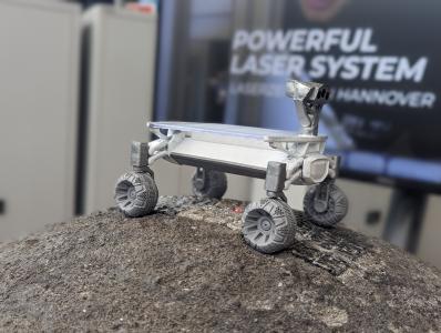 Kleiner Modell-Rover auf Mondexponat